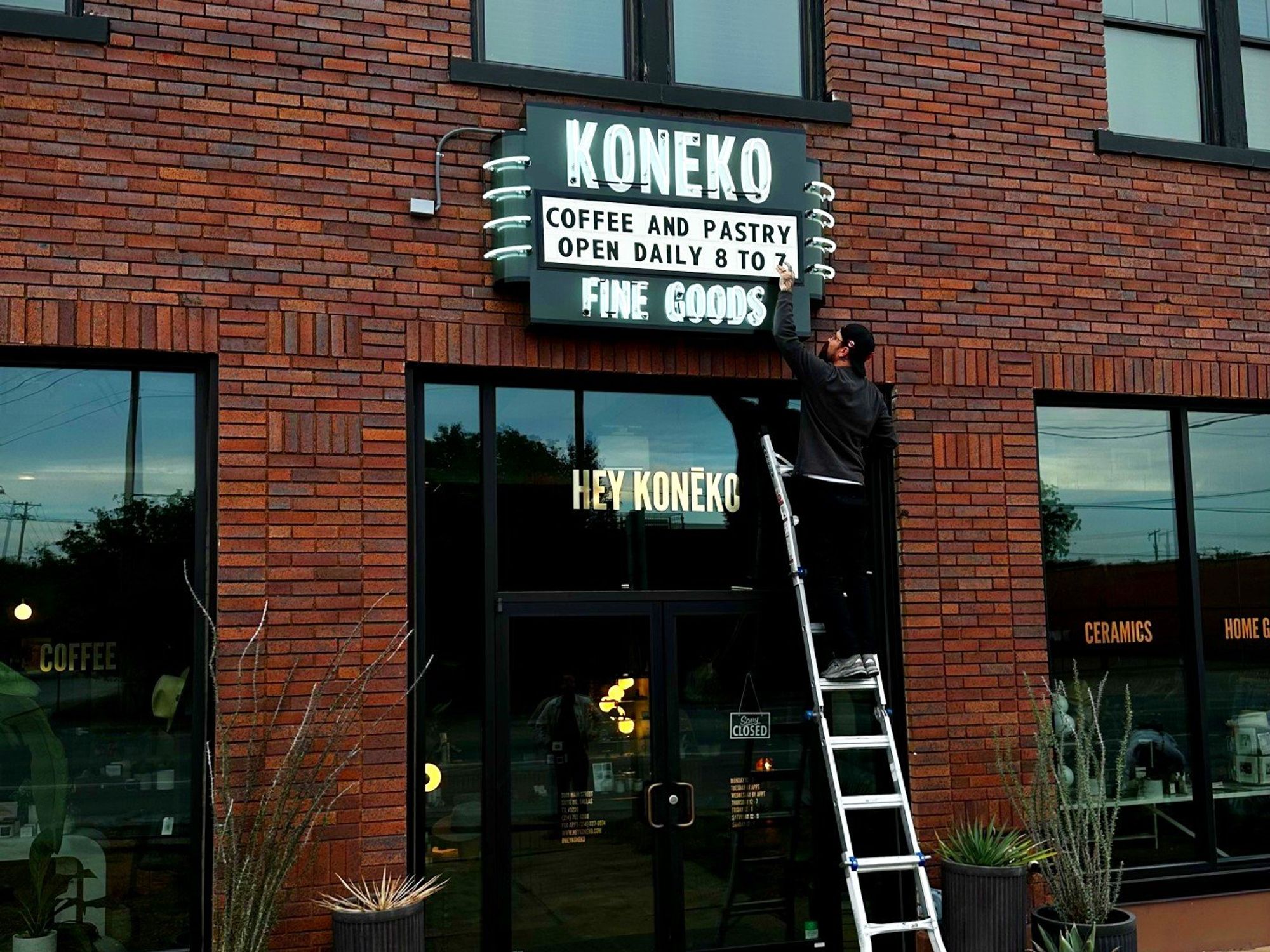 Hey Koneko good boy cafe