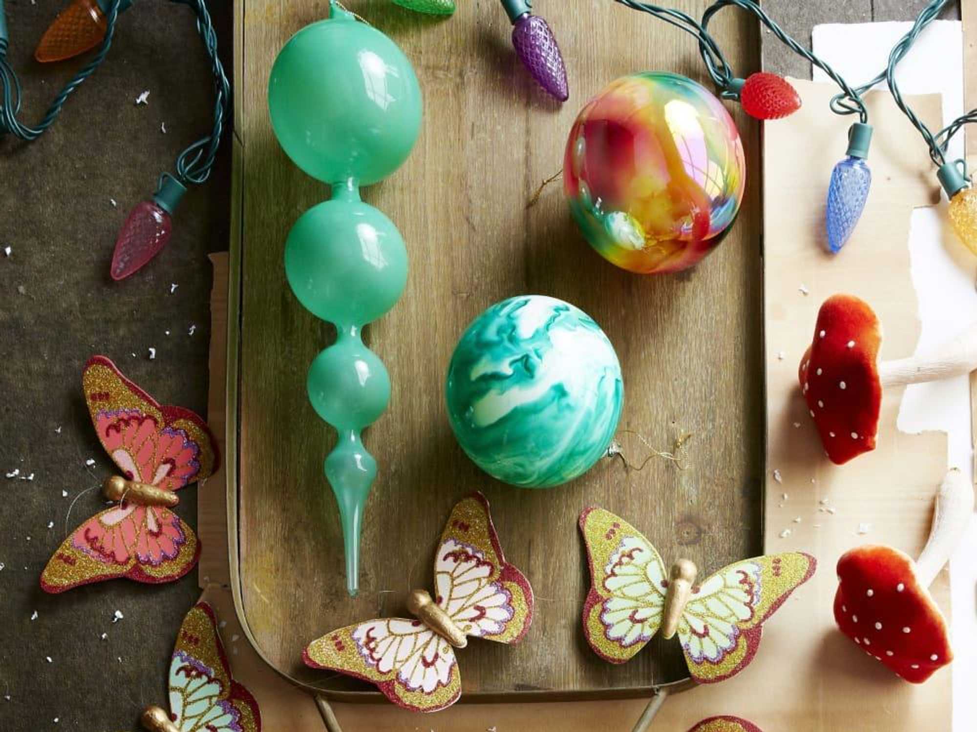 Holiday decor at Jingle Dwell Party