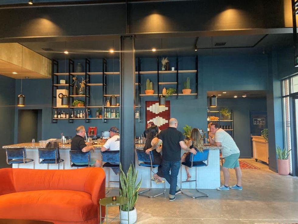 Hotel Dryce lobby bar