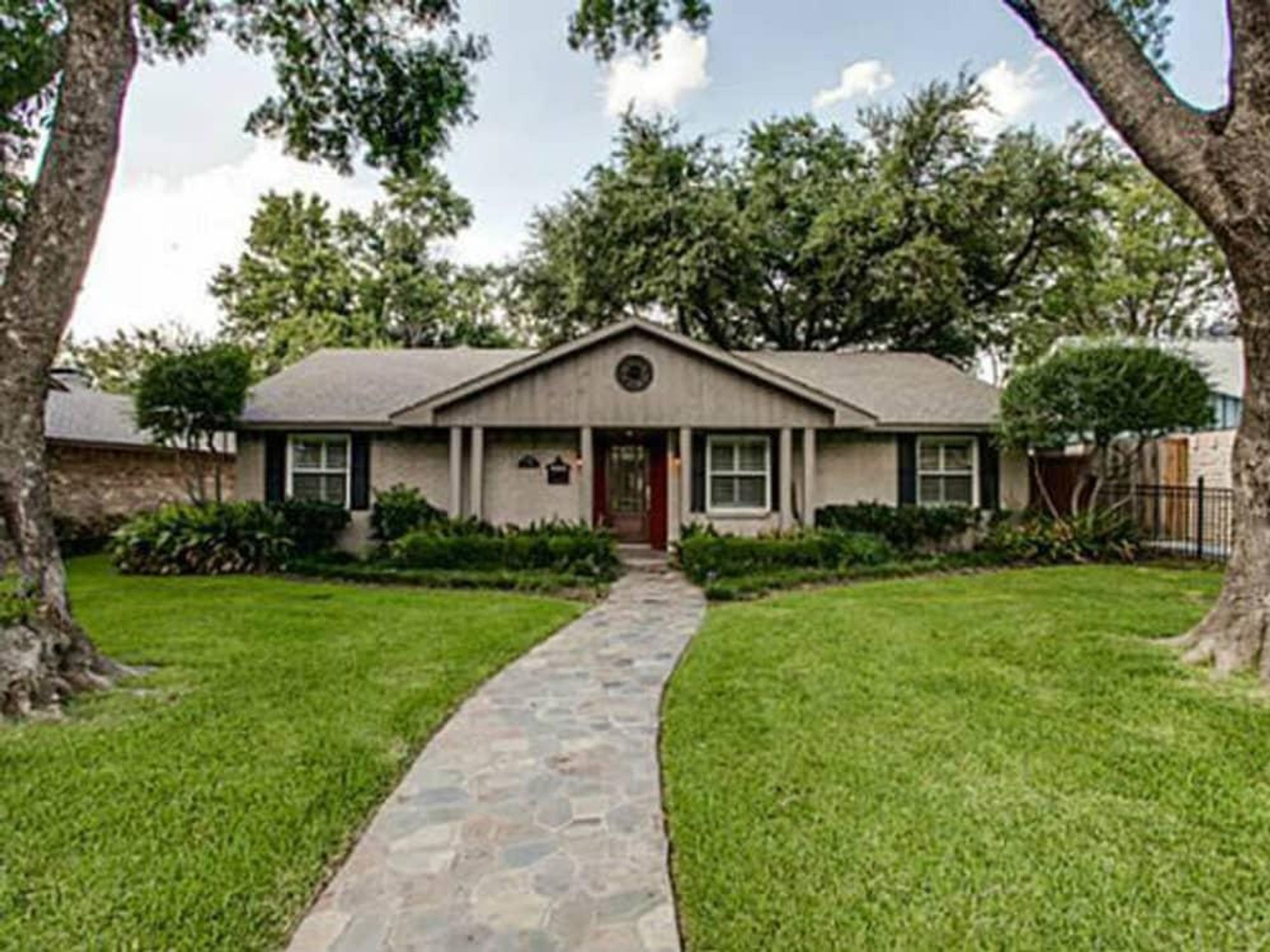 House on Kinkaid Drive in Dallas