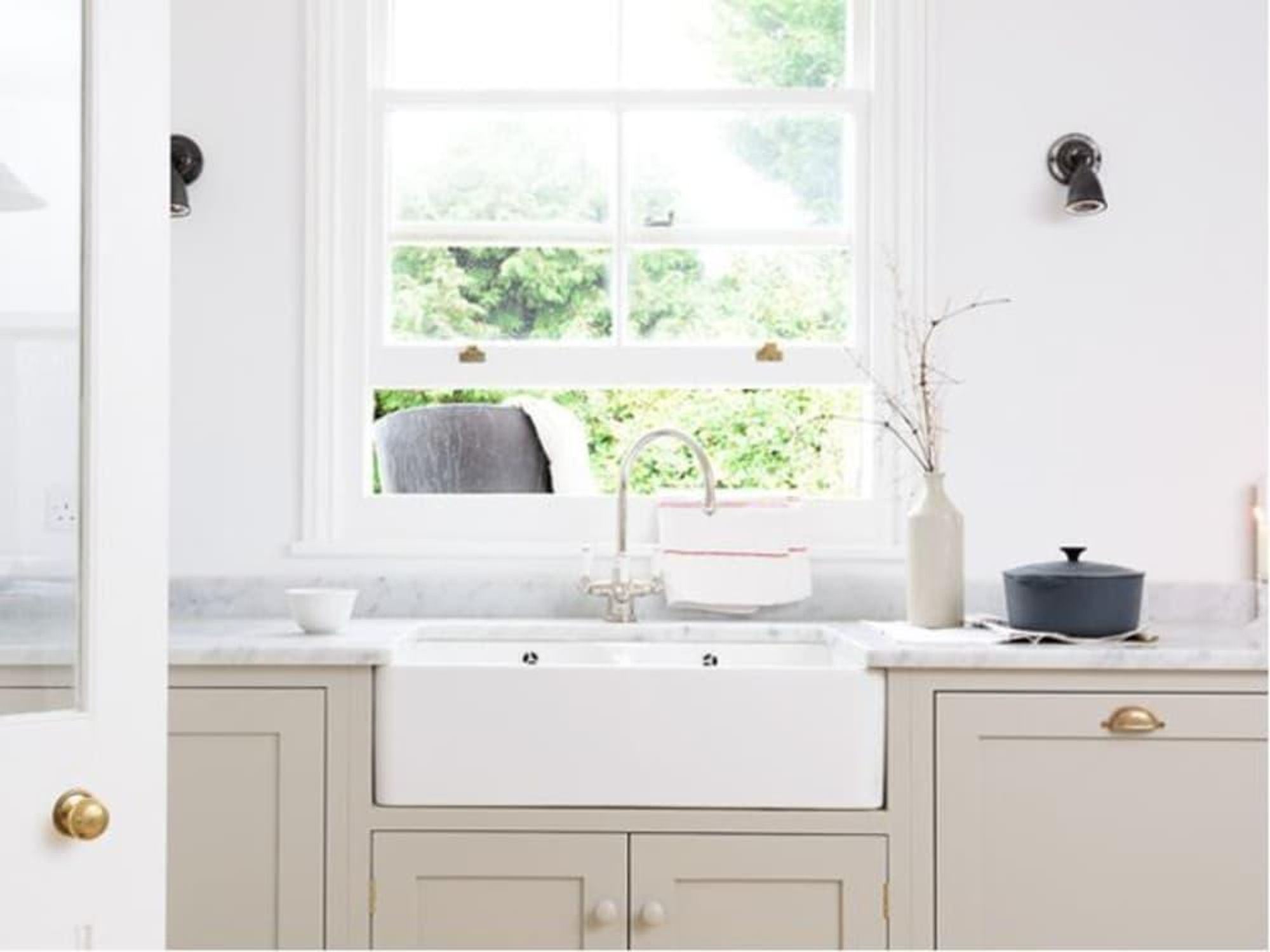 Houzz farmhouse kitchen with farm sink
