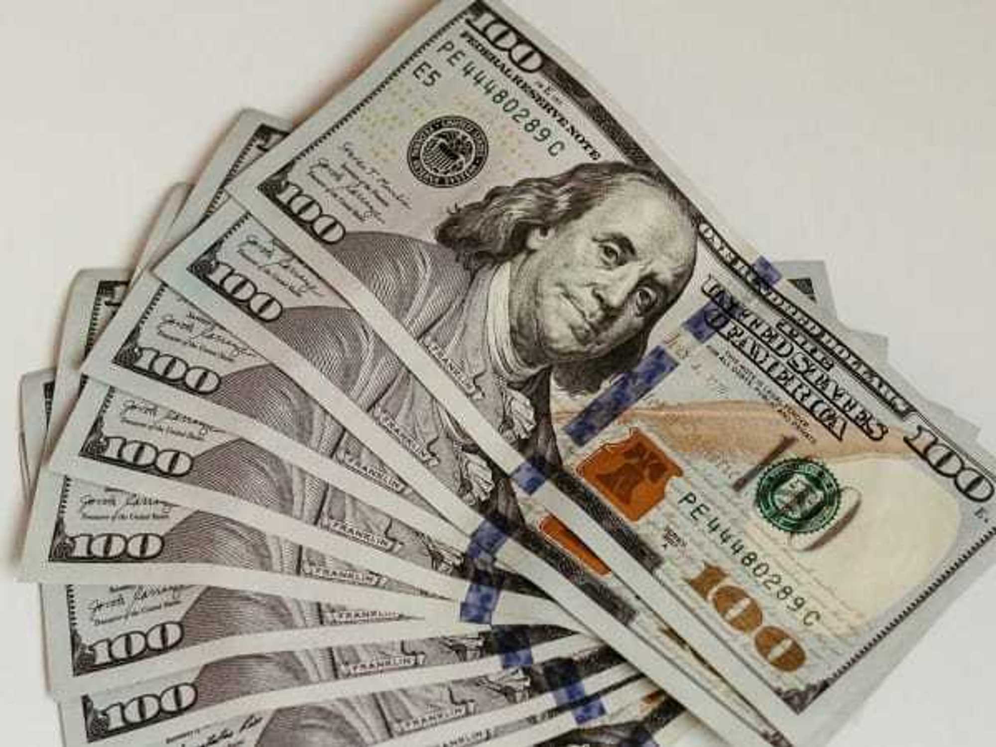 Hundred dollar bills, top 1 percent earners, income study