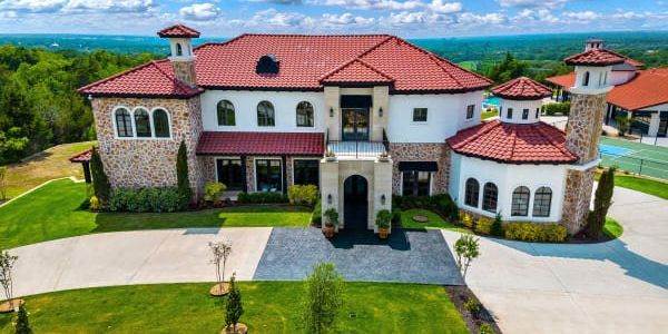 North Texas estate with solar farm, driving range & hangar lands on market for $14.25m - Vimarsana News