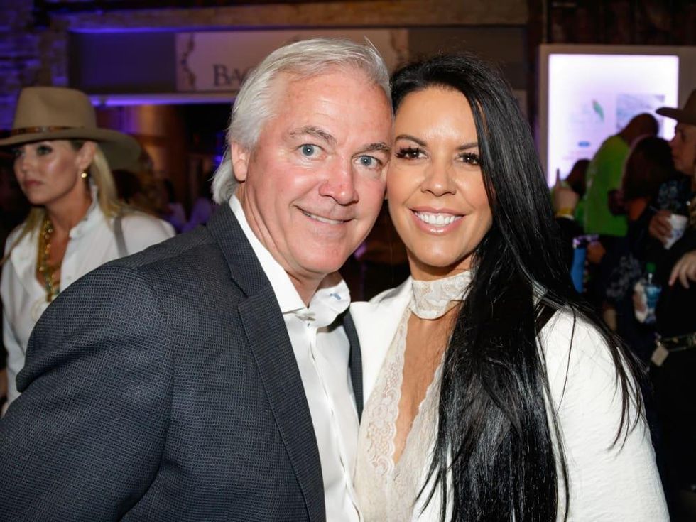 Jennifer Donnelly, Bob Thomas