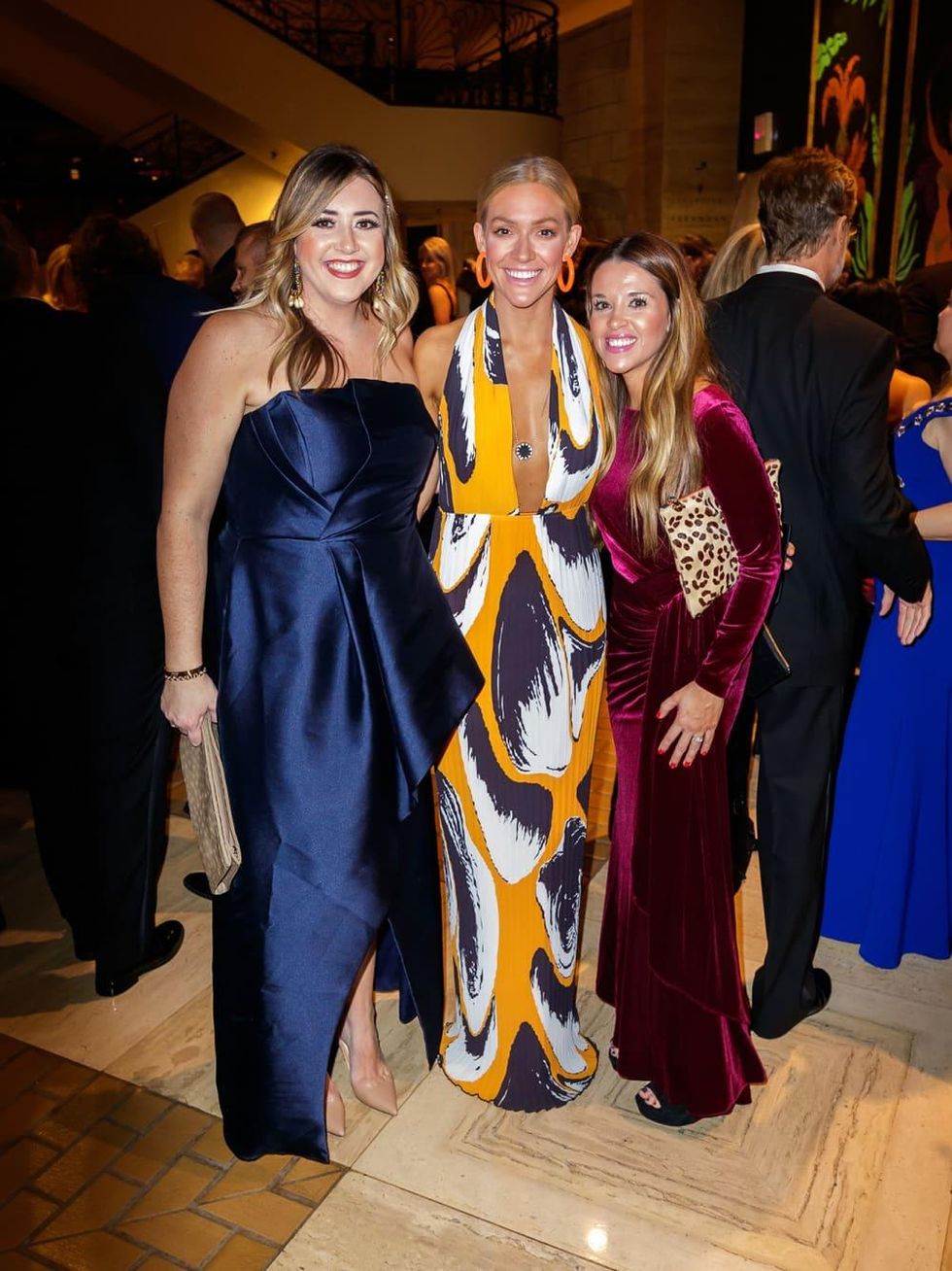 Jennifer Lind, Emily Elolf, Stari Ewert