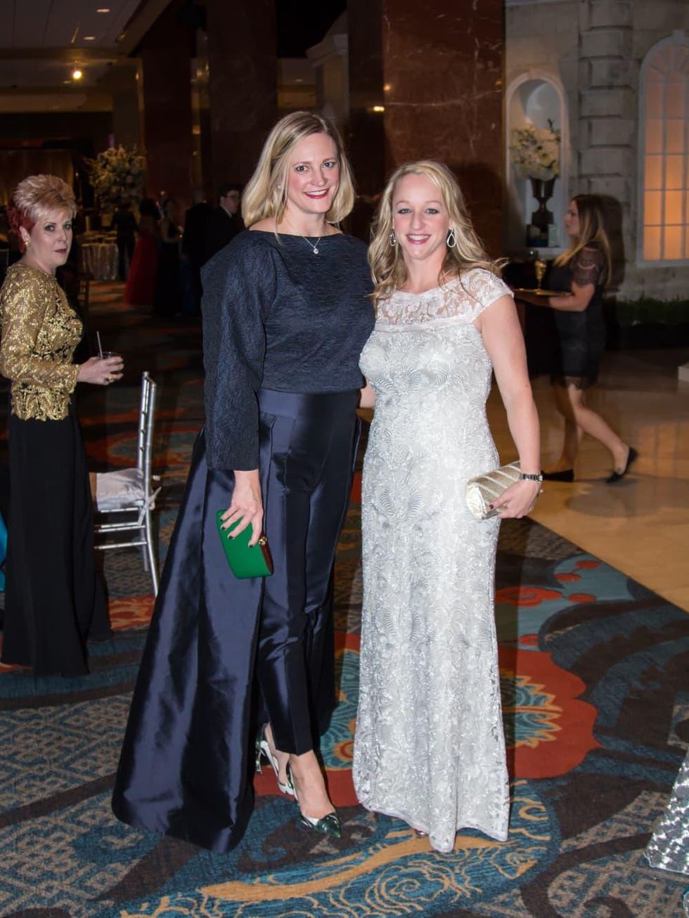 Jennifer Sampson in Tish Cox, Stacey Nahas in Tadashi Shoji