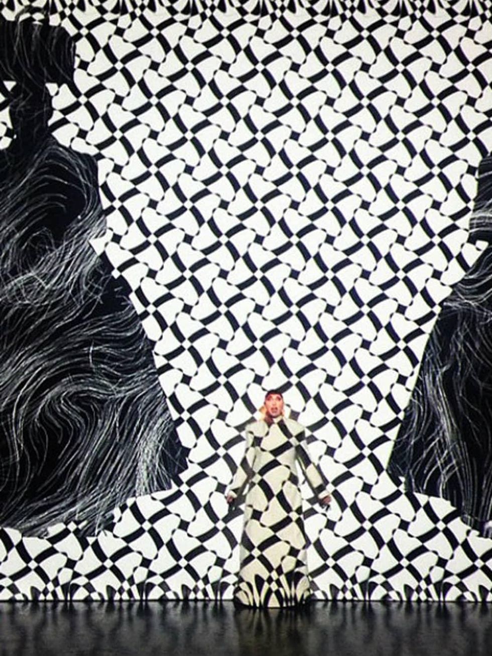 Jessica Mitrani-Traveling Lady