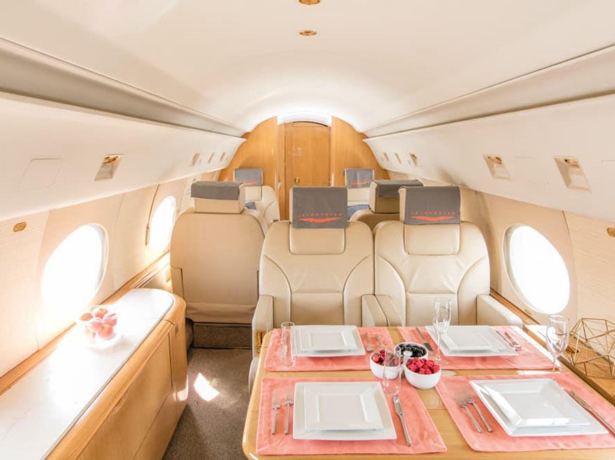 JetSmarter luxury private jet service