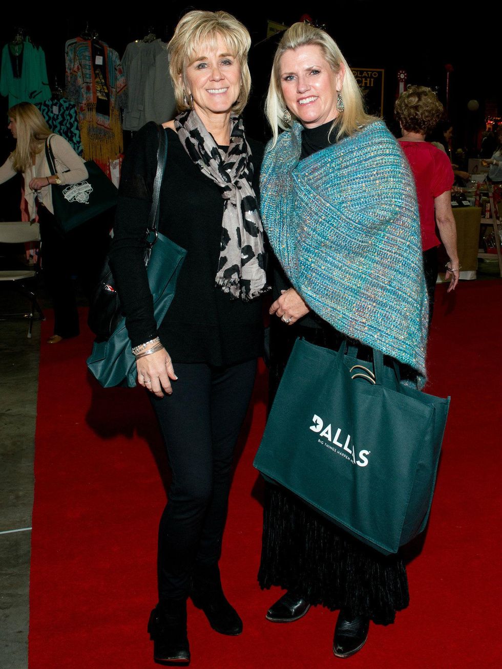 Jill Chenault and Lisa Koskovich, chi o christmas market