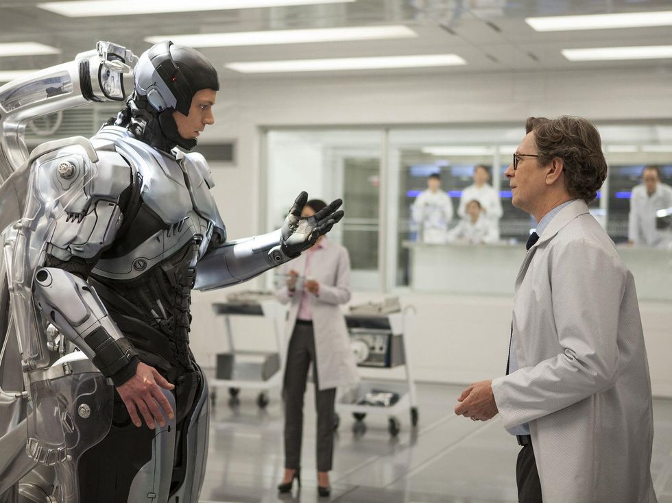 Joel Kinnaman and Gary Oldman in Robocop
