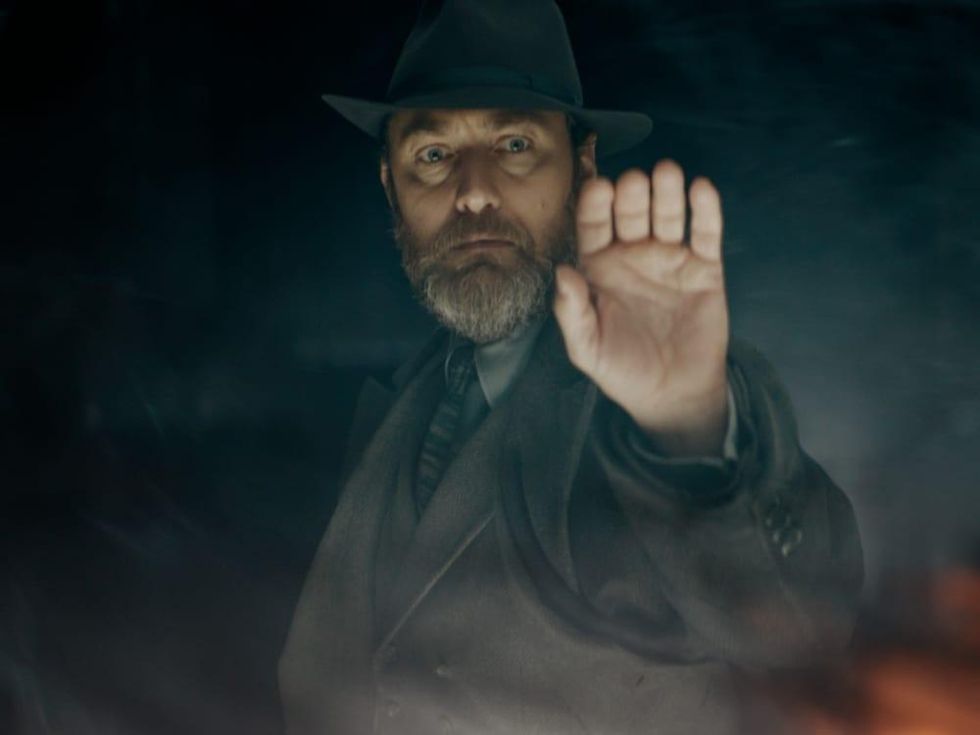 Jude Law in Fantastic Beasts: The Secrets of Dumbledore