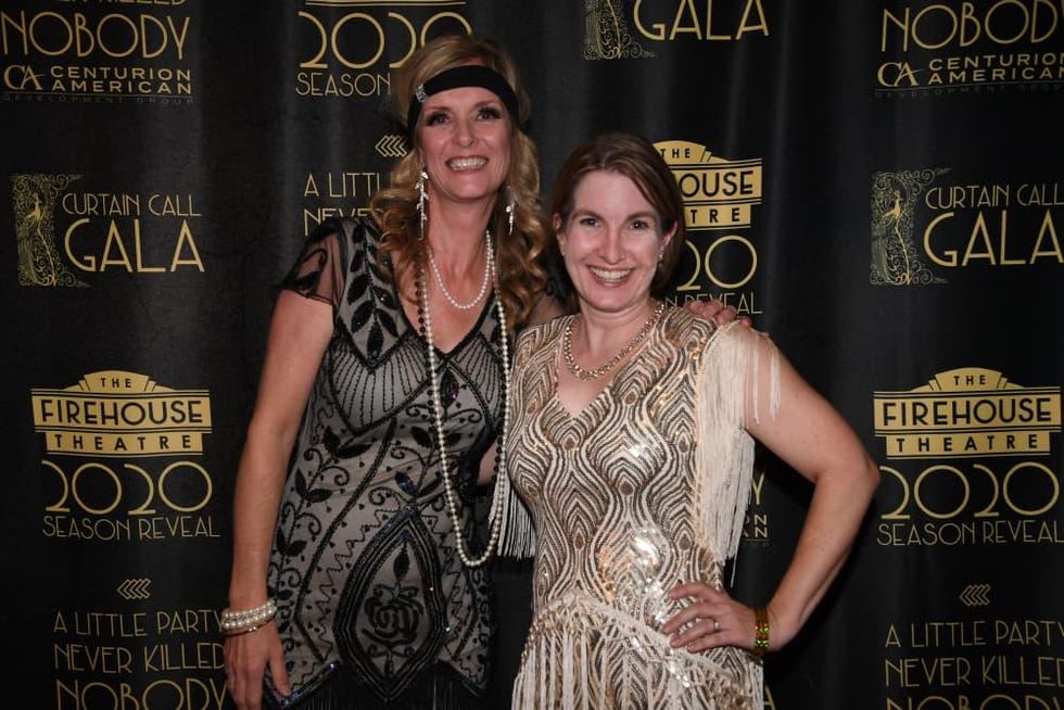 Julie Bonneau, Nicole Lewis