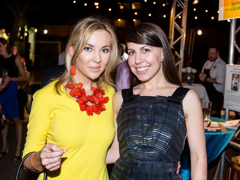 Julie Hanson, Amy Van Cleave, taca party on the green