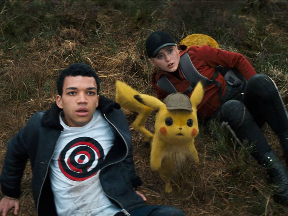Justice Smith, Pikachu (Ryan Reynolds), and Kathryn Newton in Pok\u00e9mon Detective Pikachu