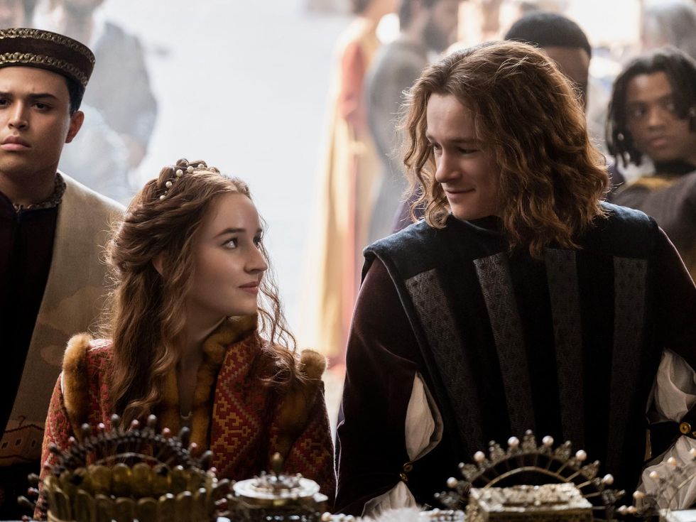 Kaitlyn Dever and Kyle Allen in Rosaline