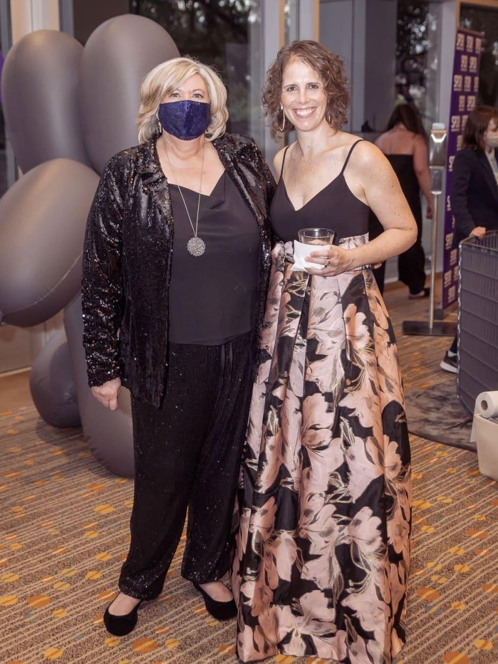 Karen Froehlich, Mandy Strauss