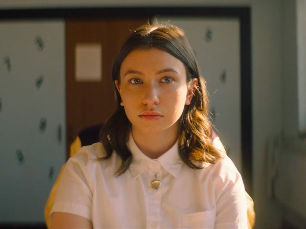 Katelyn Nacon in Linoleum