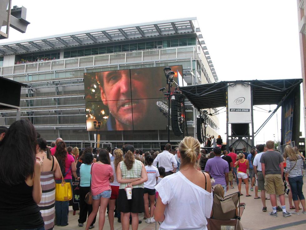 Kidd Kraddick memorial, Victory Plaza