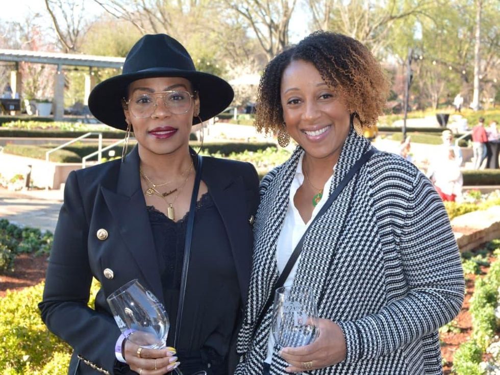 Kinshara Burkes, Wevondala Menefee