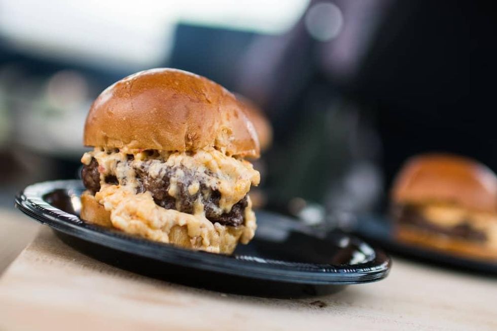 Knife pimento cheese burger