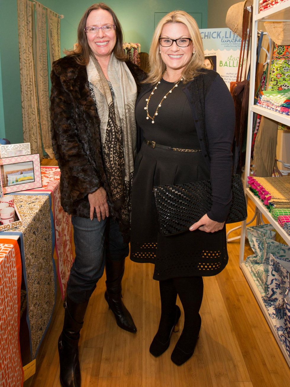 Chick Lit enthusiasts hang in Highland Park Village for author reveal ...