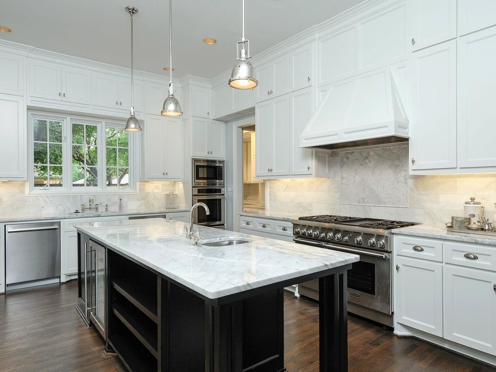 Ktichen at 3601 Wentwood Drive in Dallas