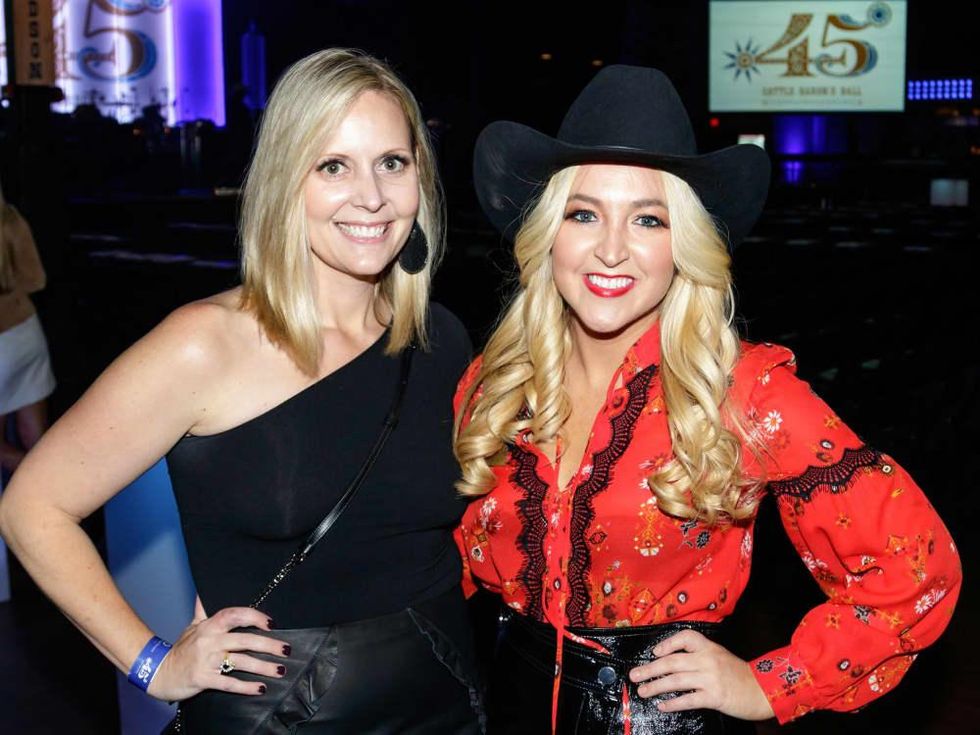 Laura Farris, Vodi Cook