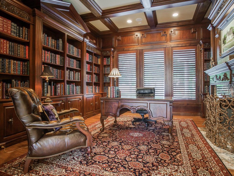 Library at 14816 Bellbrook in Dallas