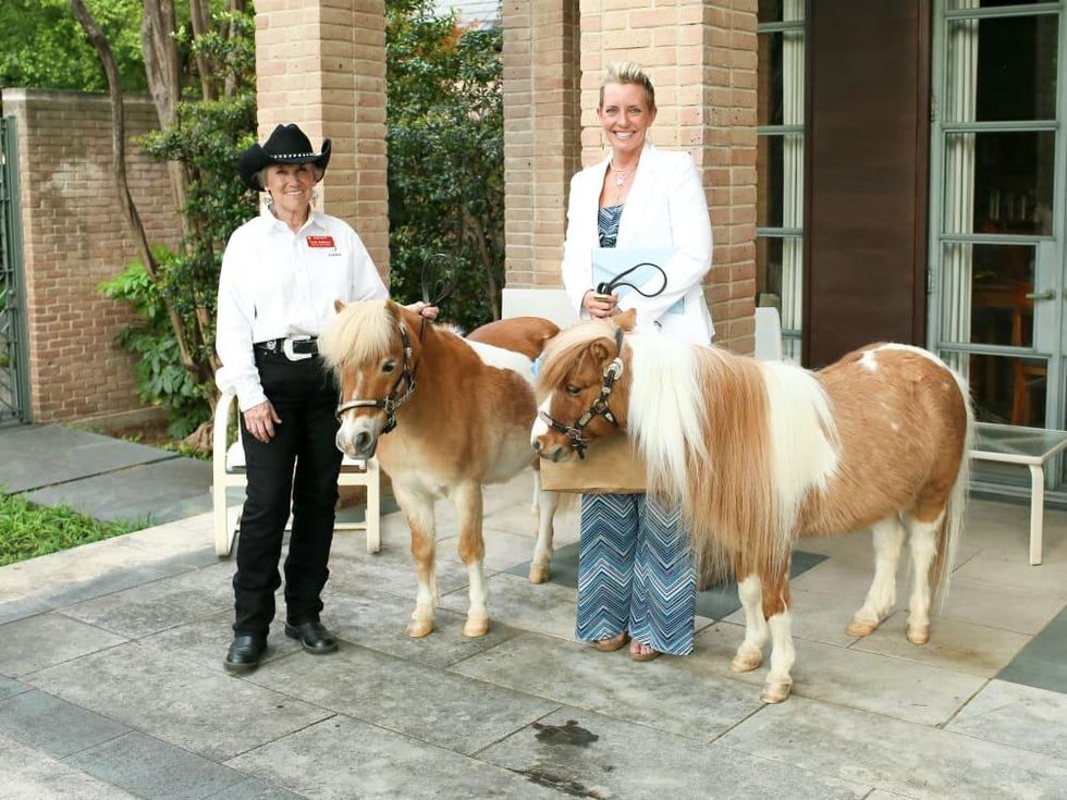 Linda Robinson, Gretchen Darby