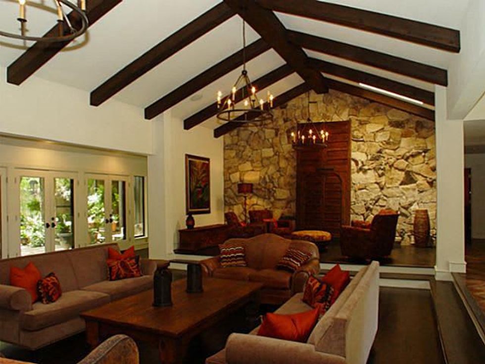 Living area in 6915 Edelweiss Circle in Dallas