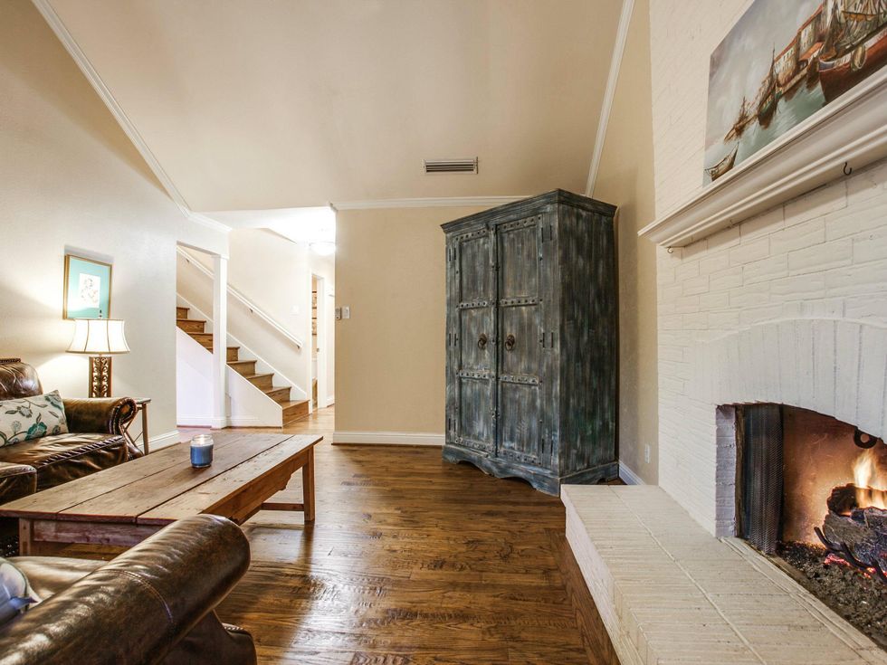 Living room at 1500 Stoneham Place in Richardson