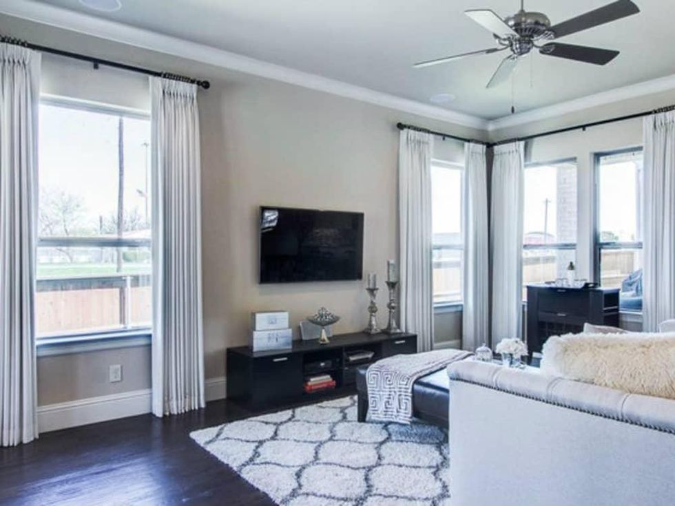 Living room at 2272 Longwood Dr. in Carrollton