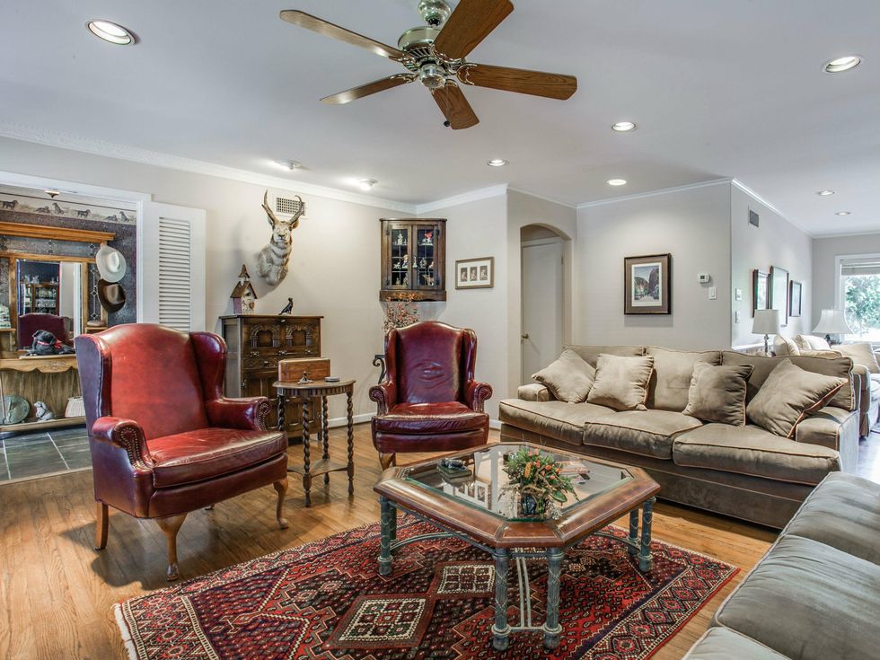 Living room at 6522 Park Ln. in Dallas