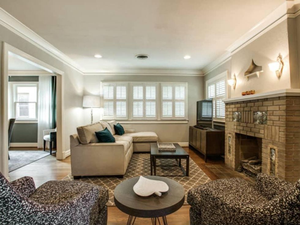 Living room at 811 Monte Vista Dr. in Dallas