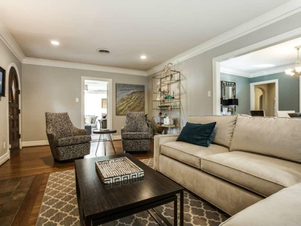 Living room at 811 Monte Vista Dr. in Dallas