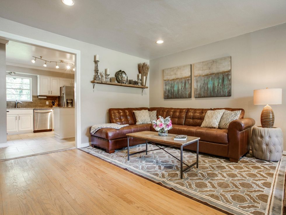 Living room at 881 Berkinshire Dr. in Dallas