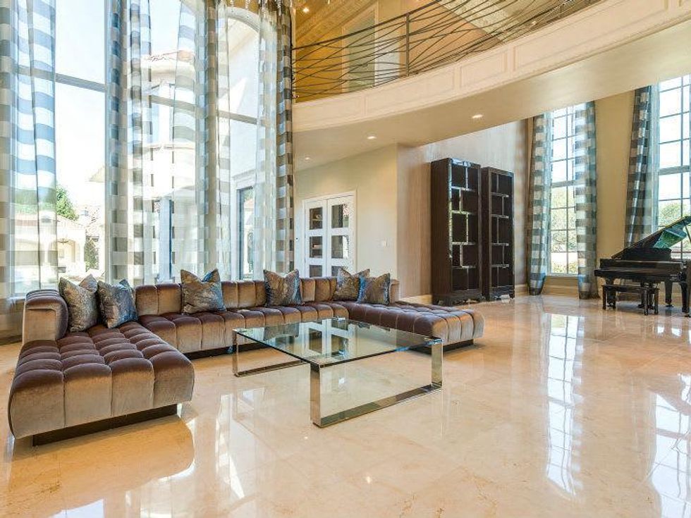 Living room at 9625 Preston Rd. in Dallas