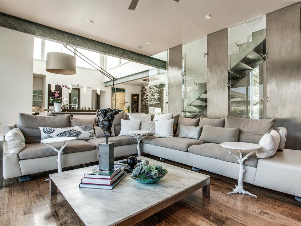 Living room of 6607 Desco in Dallas