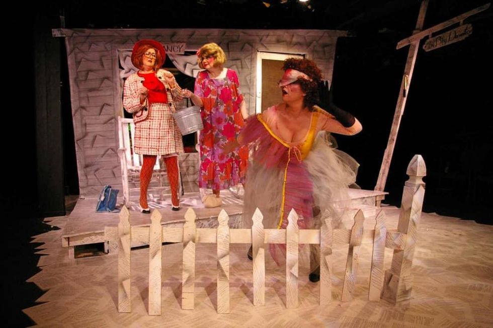 Lulu Ward, Beverly Daniel and Susan Sargeant in THE Gnadiges Fraulein