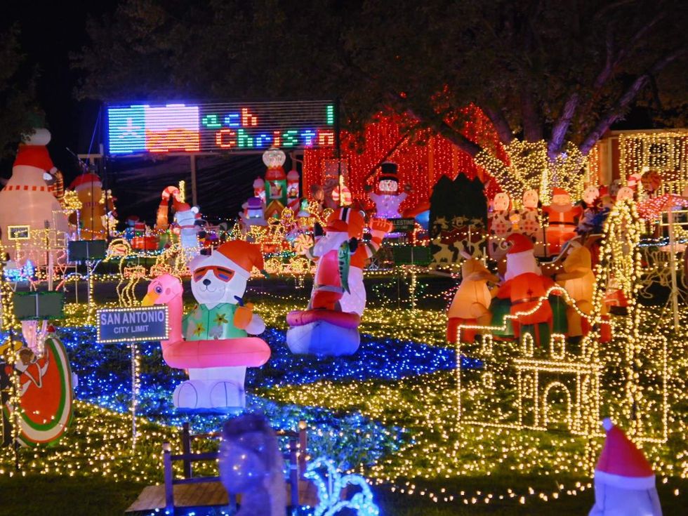 Mach Christmas Display, Ennis, Great Christmas Light Fight