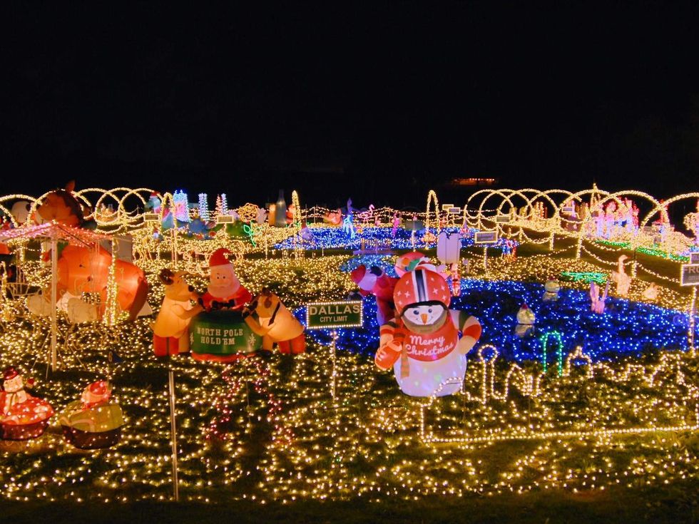 Mach Christmas Display, Ennis, Great Christmas Light Fight