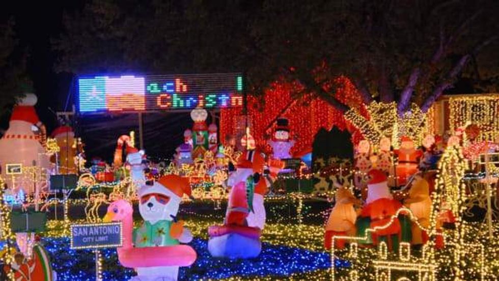 Mach Christmas Display, Ennis, Great Christmas Light Fight