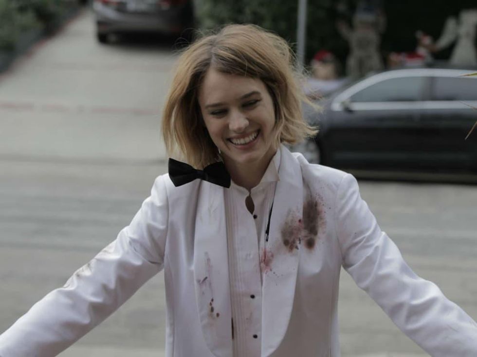 Mackenzie Davis in Izzy Gets the F*** Across Town