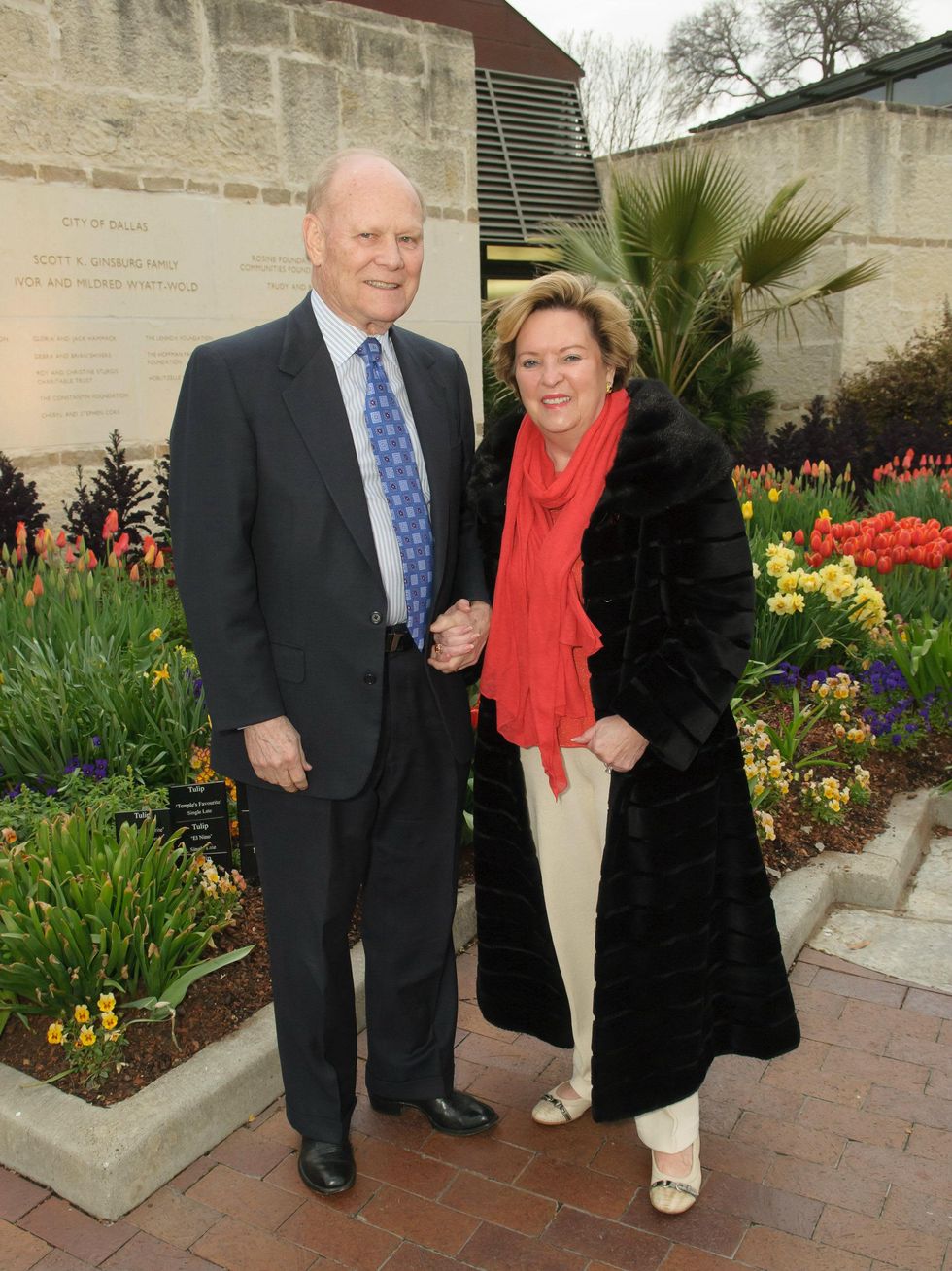 Brilliant blooms attract Dallas Arboretum supporters to festive spring ...
