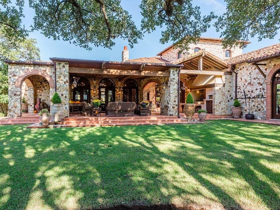 Mandola's estate in Austin exterior