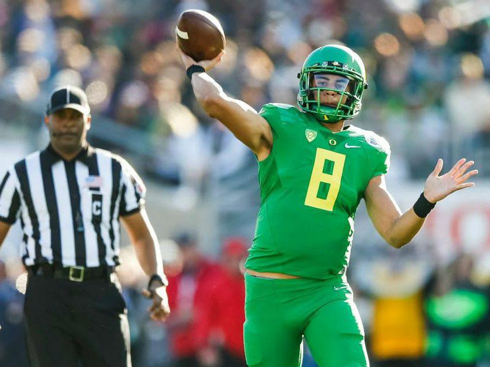 Marcus Mariota of Oregon Ducks