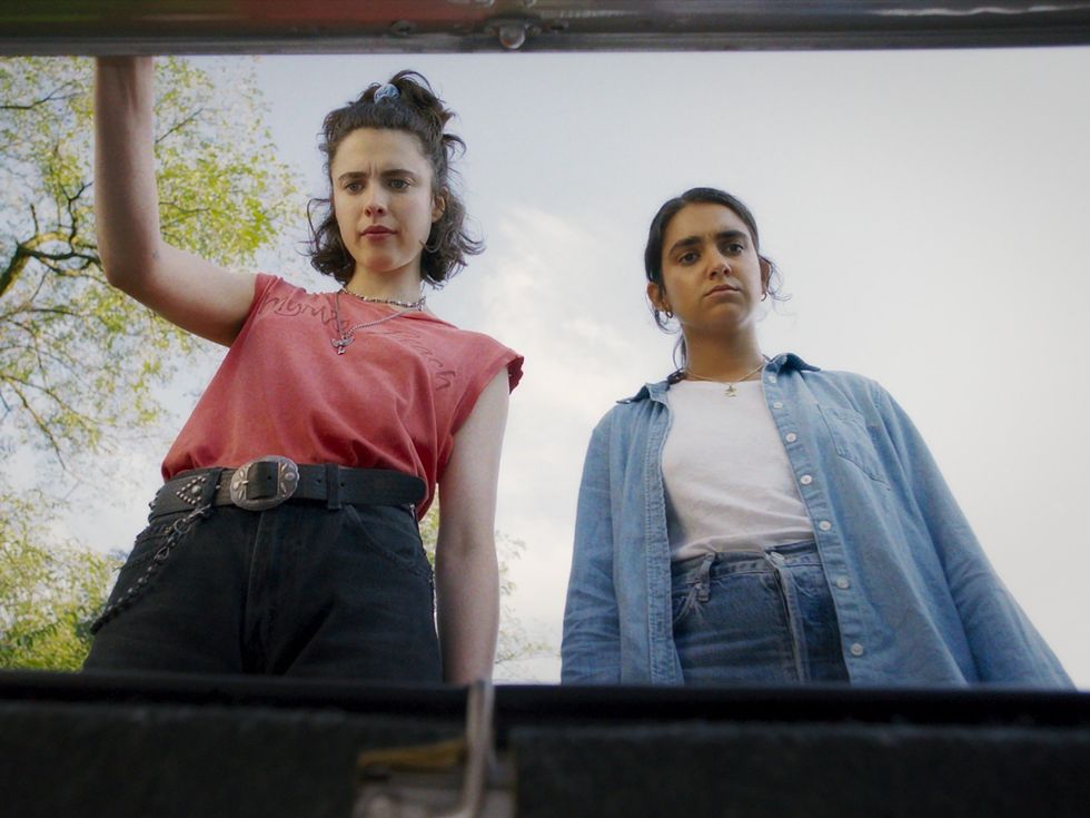 Margaret Qualley and Geraldine Viswanathan in Drive-Away Dolls