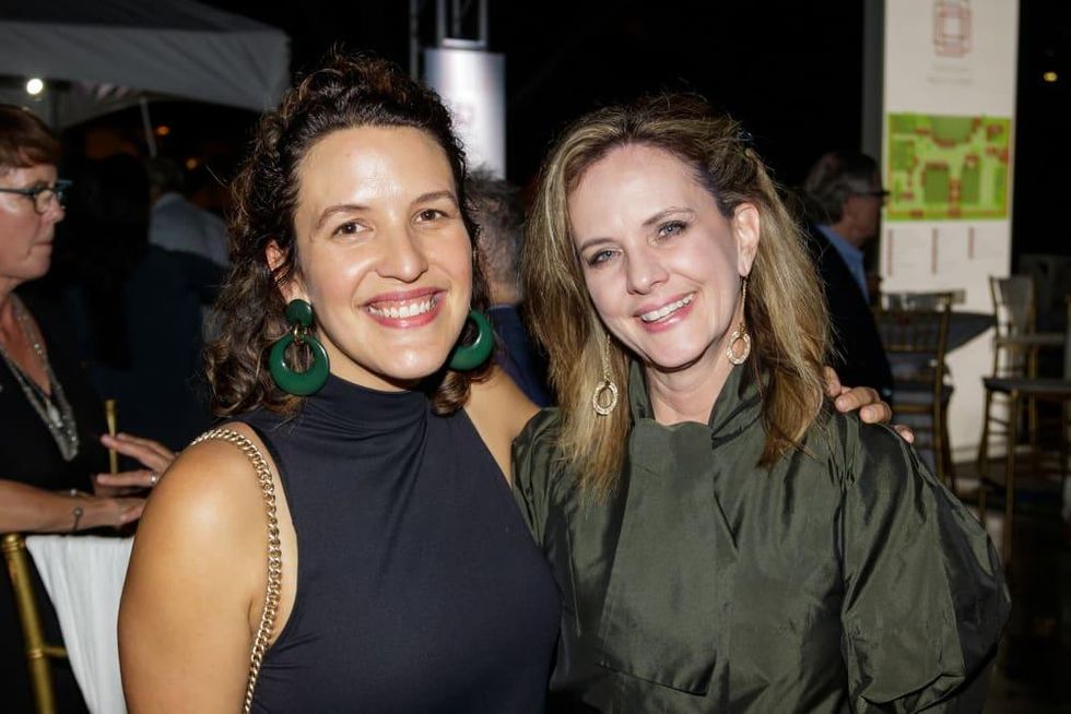 Mari King, Carmen Menza