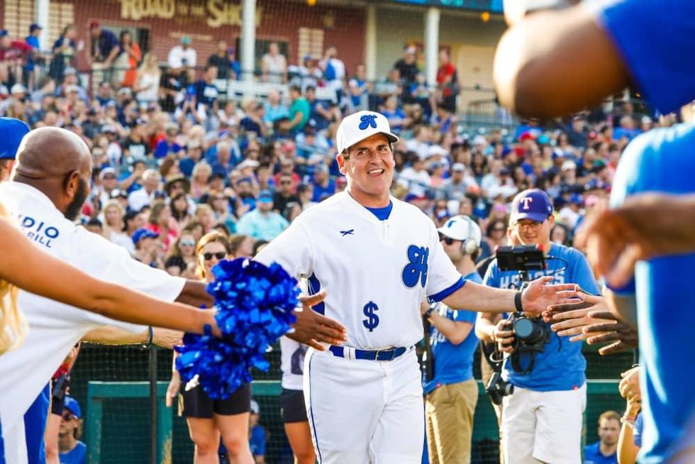 Mark Cuban, Nowitzki celebrity heroes baseball game