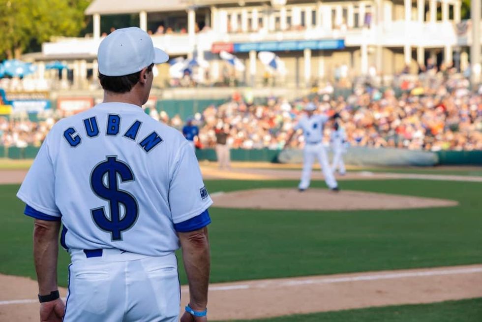 Mark Cuban, Nowitzki celebrity heroes baseball game